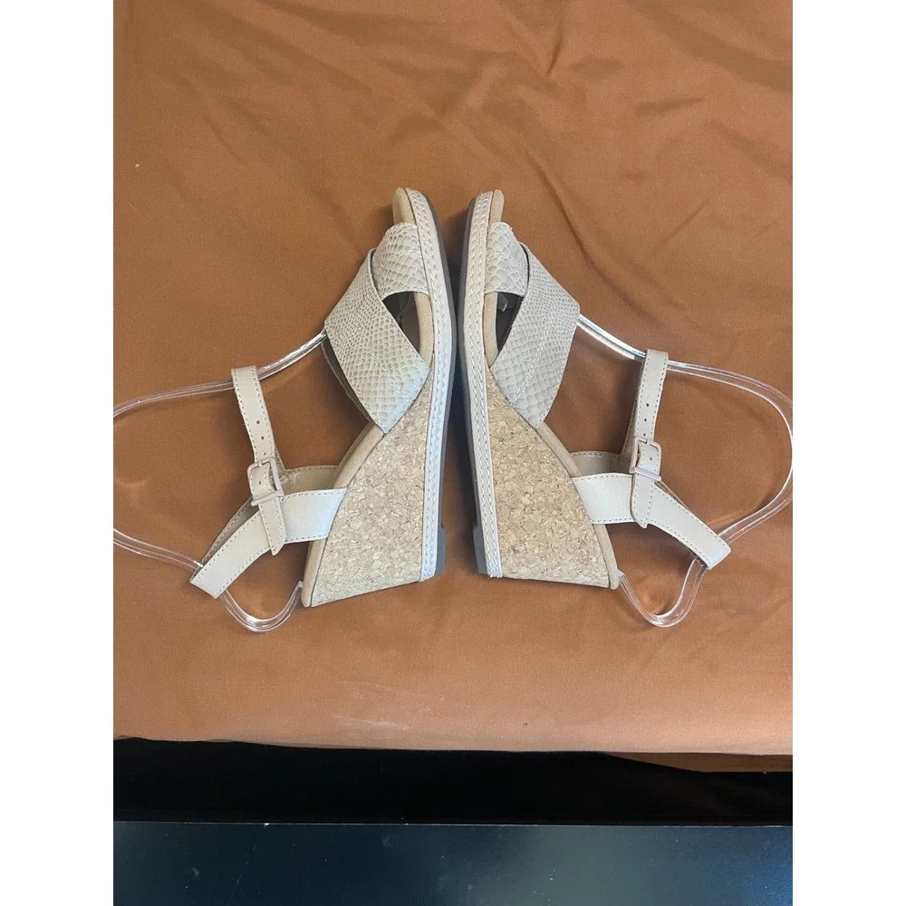 Clarks Cushion Soft Beige Snake Skin Embossed Cork Wedge Sandals Womens Size 6 M